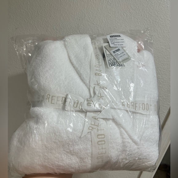 NEW Barefoot Dreams cozy white and pink dusty rose robe - Picture 3 of 10